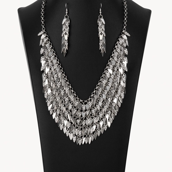 2” extension with matching earrings. Lead and nickel free.